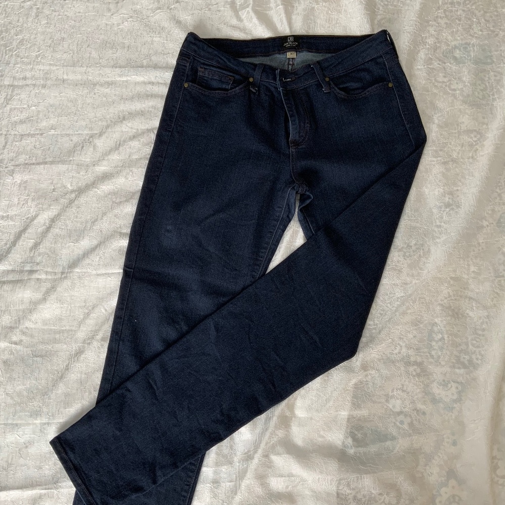 Dark skinny jeans